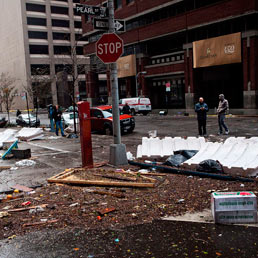 Le conseguenze dell'uragano Sandy il 30 ottobre 2012 nel quartiere finanziario di NewYork. (Afp)