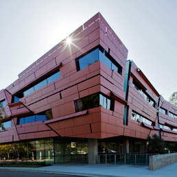 L'edificio del centro per l'astronomia e l'astrofisica del California Institute of Technology (Corbis)