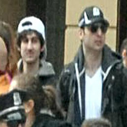 Nella foto i fratelli Dzhokhar A. (a sinistra) e Tamerlan Tsarnaev, i due attentatori della maratona di Boston (AP Photo)