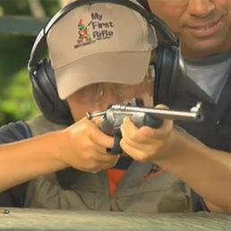 Immagine tratta da un video promozionale della casa Usa produttrice di armi per bambini