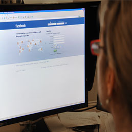 Troppo Facebook, il posto è a rischio
