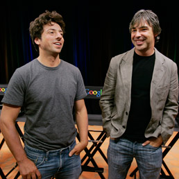 Google, prove di lancio per un nuovo gadget wireless per la casa. Nella foto i fondatori di Google, Sergey Brin (a sinistra) e Larry Page