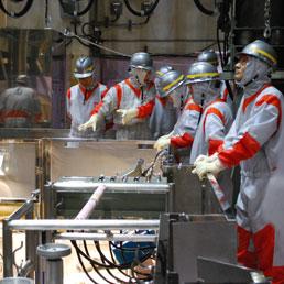 L'interno della centrale di Fukushima in una foto del 21 agosto 2010 (AFP)
