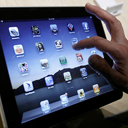 I giudici europei contro la Mela: Motorola e Samsung non copiano l'iPad. Apple lo dica pubblicamente