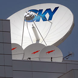 Sky regina dei ricavi tv, supera Mediaset - L'Agcom: l'Italia in ritardo sul digitale - La relazione Agcom