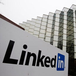 LinkedIn, raddoppia il fatturato e vola oltre 150 milioni di utenti (AP Photo)