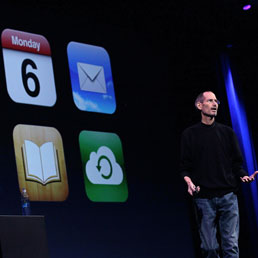 Steve Jobs all'evento iCloud presenta Lion (Getty)