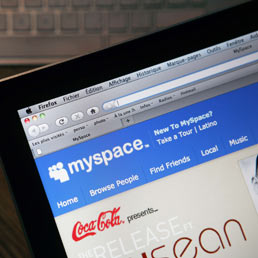 MySpace venduta per 35 milioni di dollari. Murdoch la comprò per 580 milioni