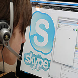 Skype scommette sulle chat di gruppo: acquista GroupMe (Corbis)