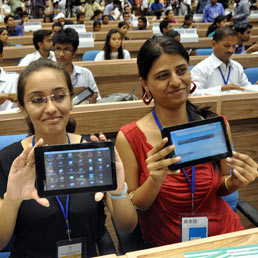 L'India ha lanciato un tablet super-economico, destinato agli studenti (Epa)