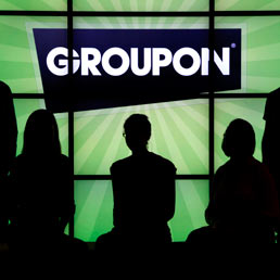 Groupon, indagini della Sec americana sui conti. L'azienda rivede in calo i risultati del trimestre