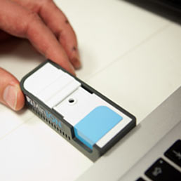 Il MiniON della Oxford Nanopore (credit: Oxford Nanopore)