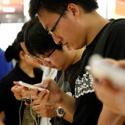China mobile vicina ad accordo con Apple: presto offrirà l'iPhone ai suoi 667 milioni di clienti (Corbis)