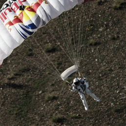 Gli ultimi metri della discesa di Felix Baumgartner