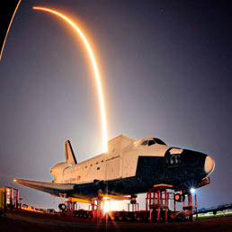 Un'immagine di un lancio di prova di un razzo Falcon 9 , di SpaceX