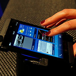 Nella foto lo smartphone Blackberry Z10 (AP Photo)