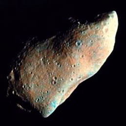 Gaspra, uno degli asteroidi meglio conosciuti. Ha comunque dimensioni enormi, una ventina di chilometri, rispetto ai 45 metri di quello che passerà vicino a noi il 15 Febbraio