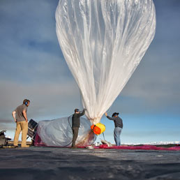 Ora internet arriva ovunque con i palloni aerostatici. Al via il progetto di Google - Video: come funziona