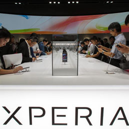 Sony rende mini l'Xperia Z1, Lg pensa ai phablet con schermo curvo