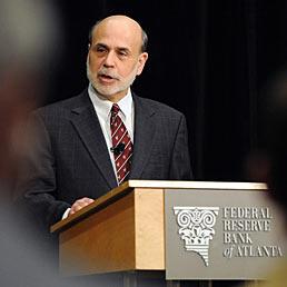 Fed divisa sulla politica monetaria "accomodante". Inflazione osservata speciale. Nella foto il presidente della Federal Reserve Ben Bernanke (Reuters)