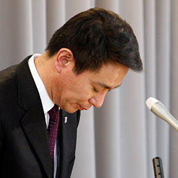 In Giappone si dimette il ministro degli esteri. Contributi illegali per 2 mila euro. Nella foto il ministro degli Esteri nipponico, Seiji Maehara (Reuters)