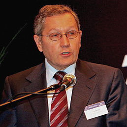 Se Roma lo chiede, l'Efsf è pronto. Nella foto Klaus Regling, presidente dell'Efsf (Ansa)