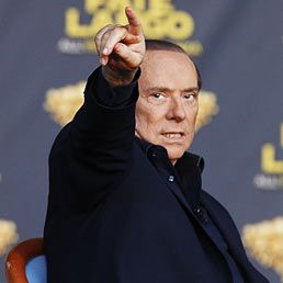 Berlusconi: resisteremo fino alla fine della legislatura. Nessun soldato in Afghanistan entro il 2014 (Ansa)