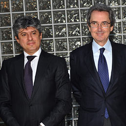 Telecom Italia, rimpasto al vertice nel segno della continuità (Wsj). Nella foto Marco Patuano (a sinistra) con Franco Bernabè, rispettivamente nuovo presidente esecutivo e ad di Telecom Italia (Ansa)