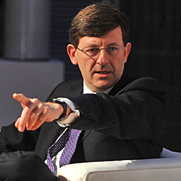 Ottimismo alla conferenza dei leader di tutto ciò che è digitale. Ma Vodafone dà ragione a Sarkozy e chiede regole per la rete. Nella foto Vittorio Colao, presidente di Vodafone (Imagoeconomica)
