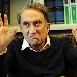La Svizzera respinge il «tesoretto» di Emilio Fede: 2,5 milioni in contanti (Ansa)