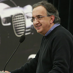 Chrysler, 4 modelli made in Fiat. Nella foto l'amministratore delegato di Fiat e Chrysler, Sergio Marchionne, nel quartier generale del gruppo Chrysler in Michigan (Epa)
