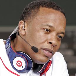 Apple: 3,2 miliardi di dollari per mettere le mani su Beats. Tim Cook ...